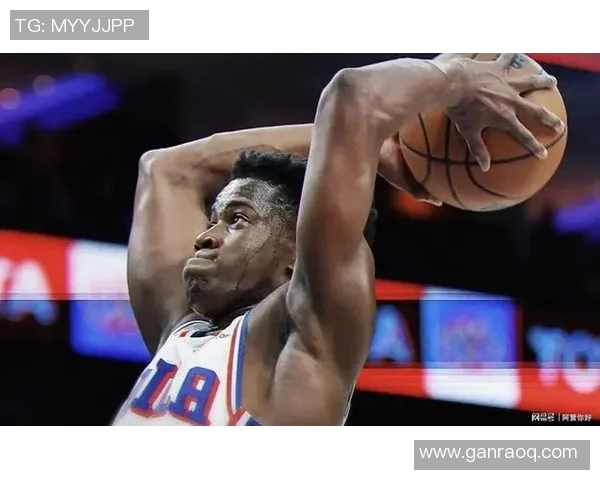 美记埃奇库姆费城主场首秀真是精彩绝伦 他下场时球迷热烈鼓掌