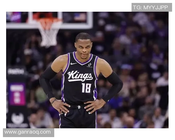 威少13+10+14，里程碑之夜被嘲笑刷数据！兰德尔满脸坏笑说了啥？